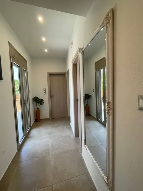 The hallway with its tall mirror